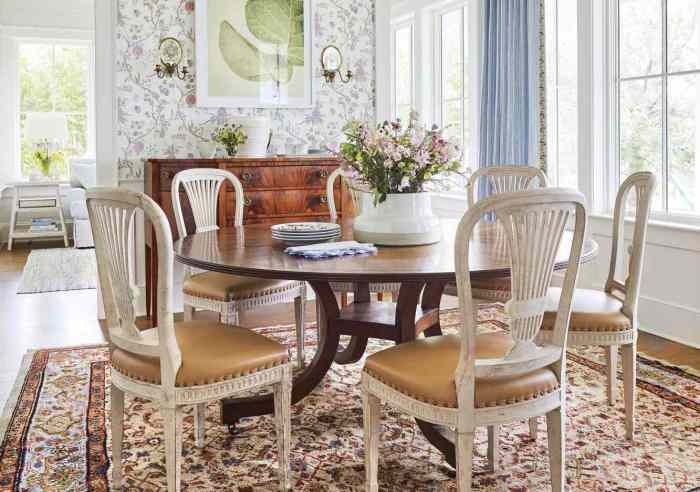 How to decorate dining room large table