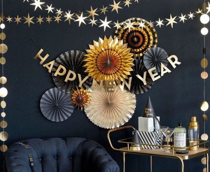 How to decorate your room for new year