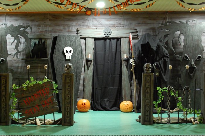 How to decorate a scary room for halloween